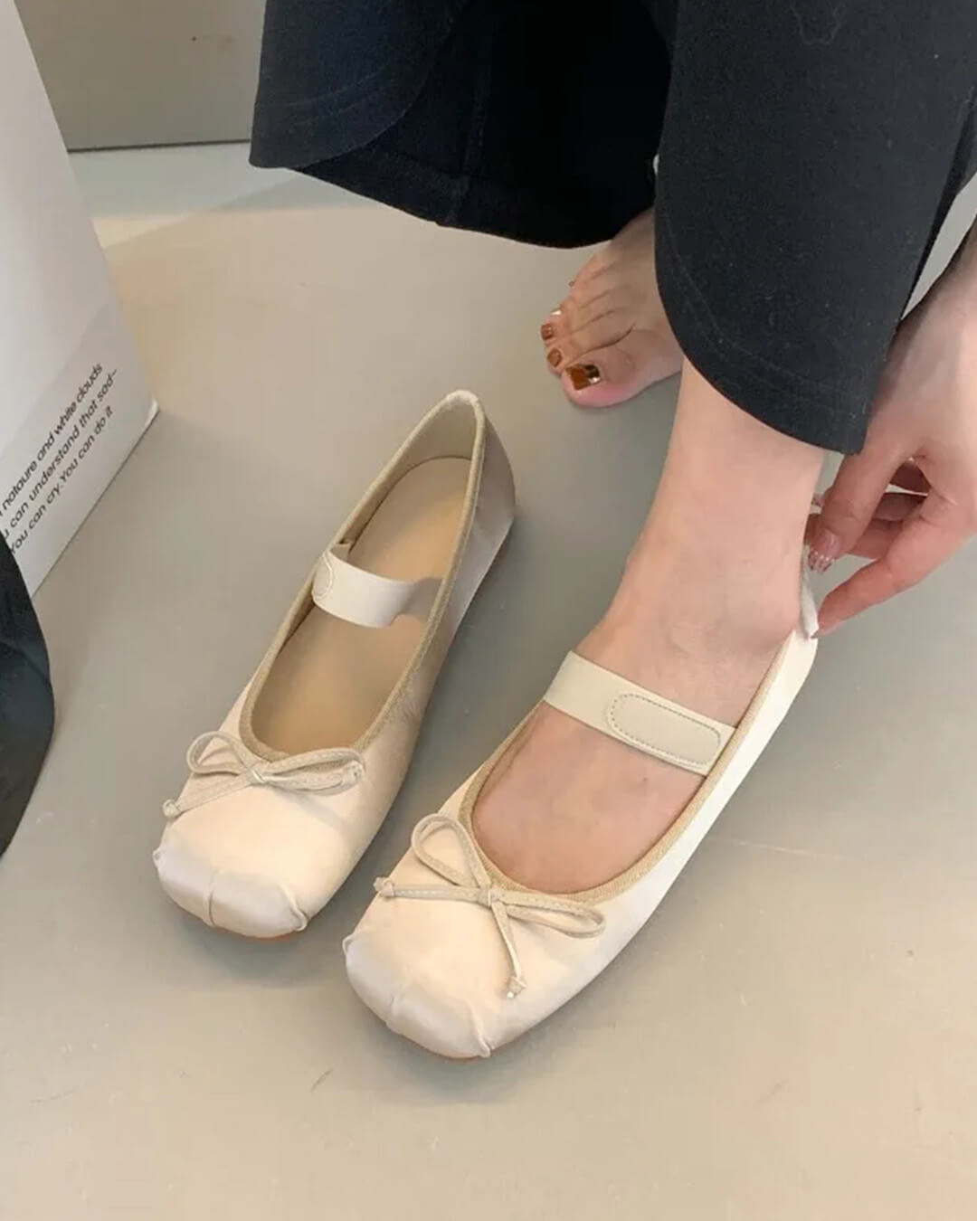 Pamela ballerinasko i sateng med sløyfe