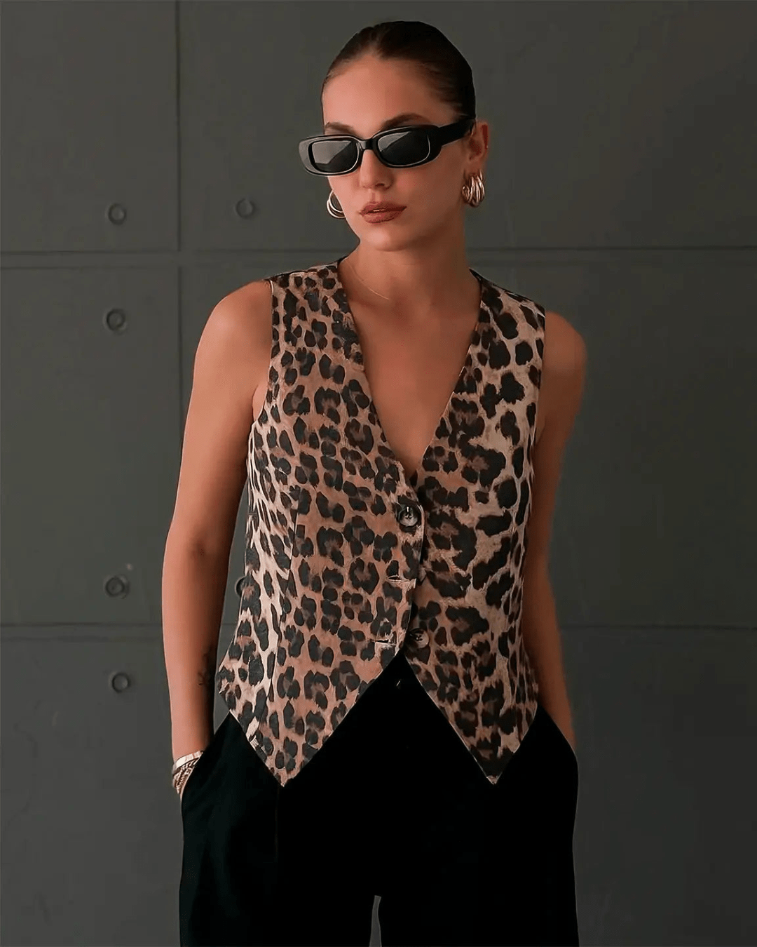 Pilar vest med leopardmønster