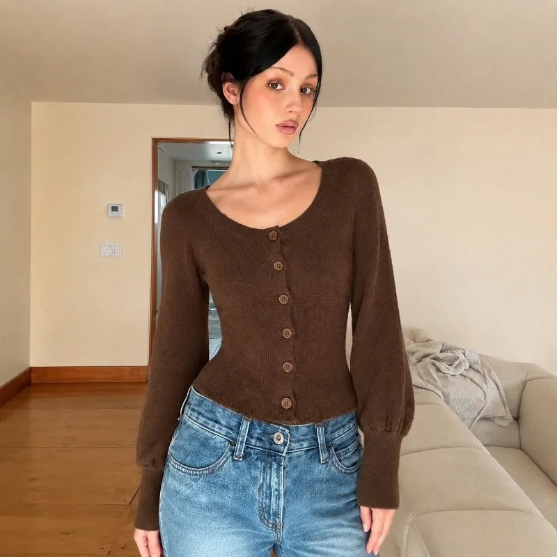 Mae strikket cardigan med puffermer