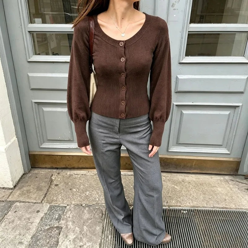 Mae strikket cardigan med puffermer