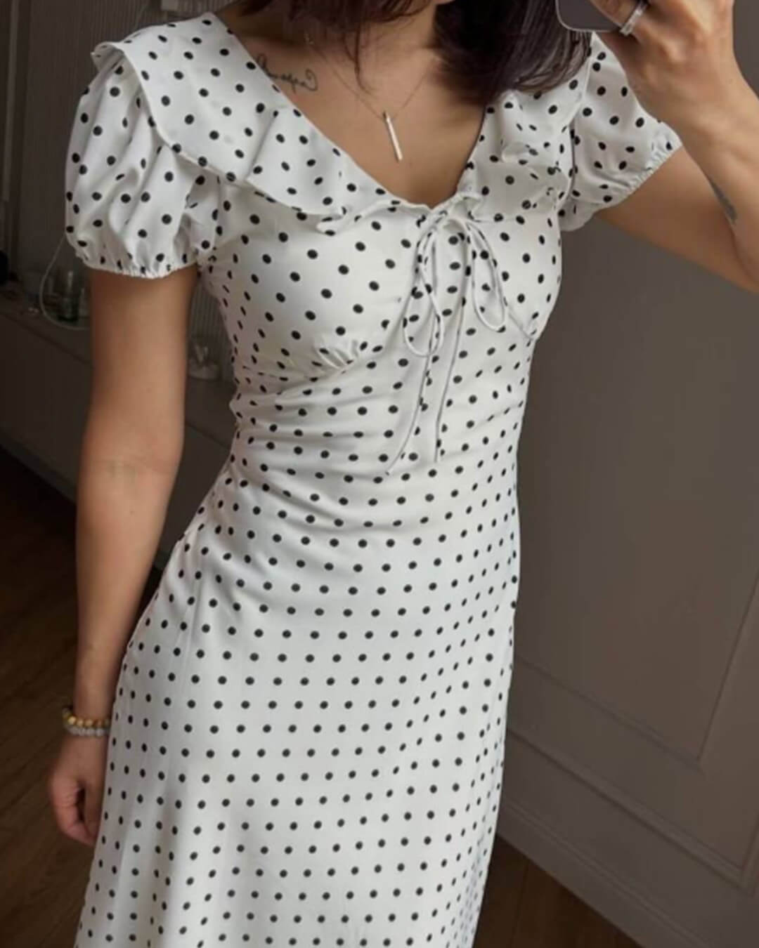 Rachel maxikjole med polkadotter og V-hals