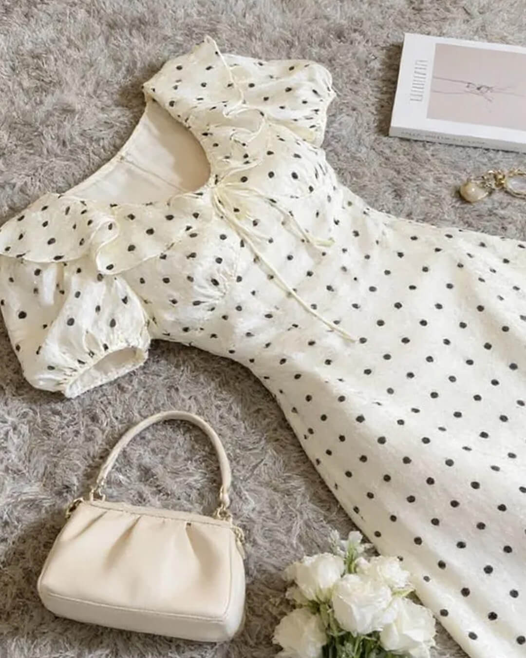 Rachel maxikjole med polkadotter og V-hals