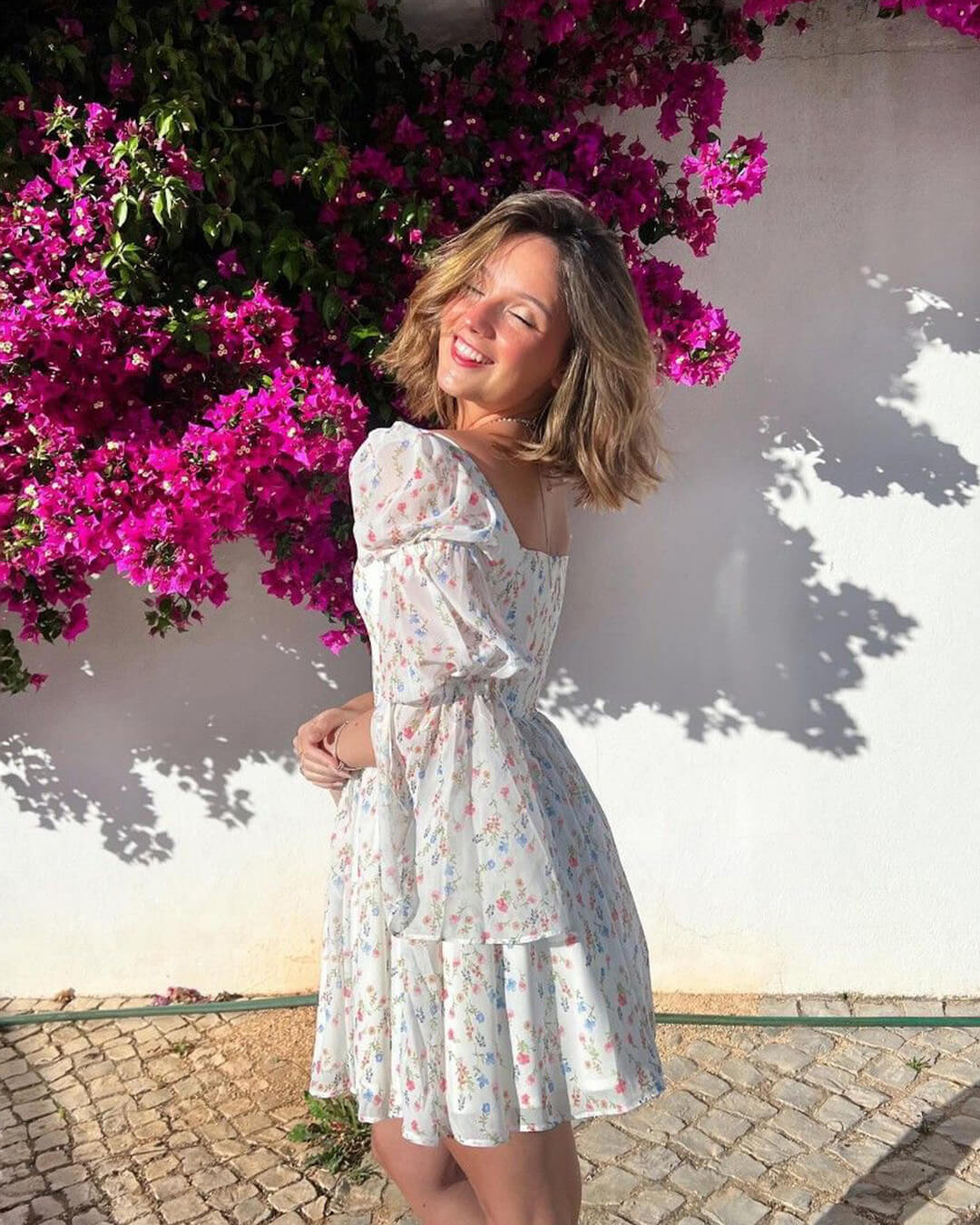 Rose rynket minikjole med bare skuldre