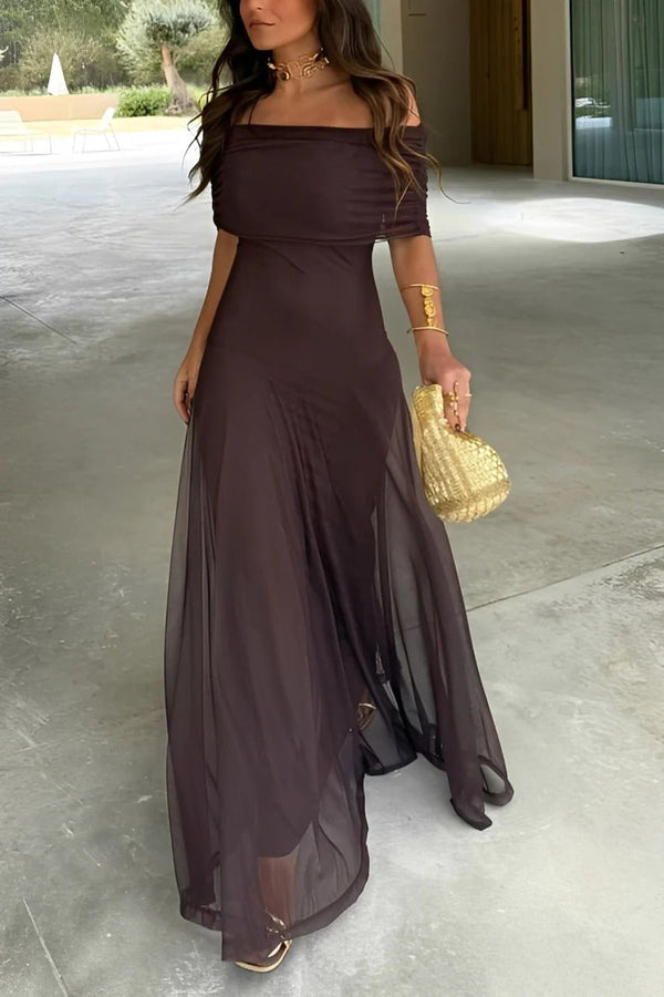 Sienna off-shoulder maksikjole med rynkedetaljer