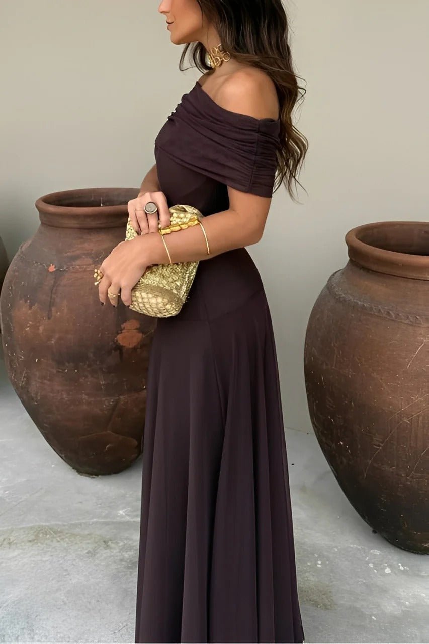 Sienna off-shoulder maksikjole med rynkedetaljer