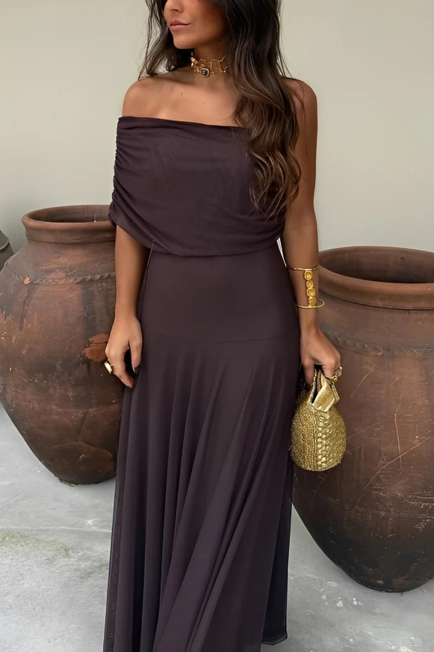 Sienna off-shoulder maksikjole med rynkedetaljer