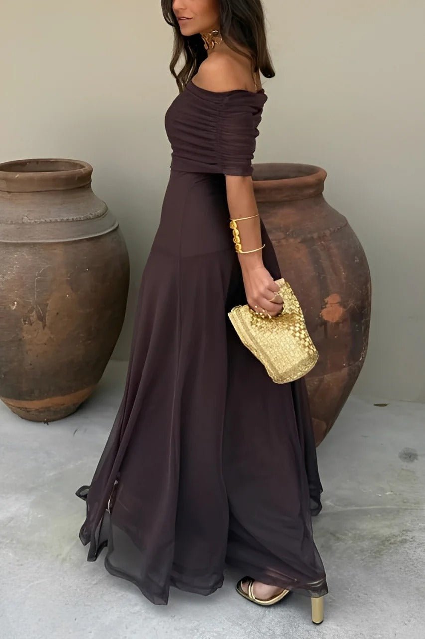 Sienna off-shoulder maksikjole med rynkedetaljer