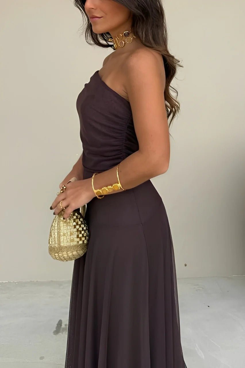 Sienna off-shoulder maksikjole med rynkedetaljer