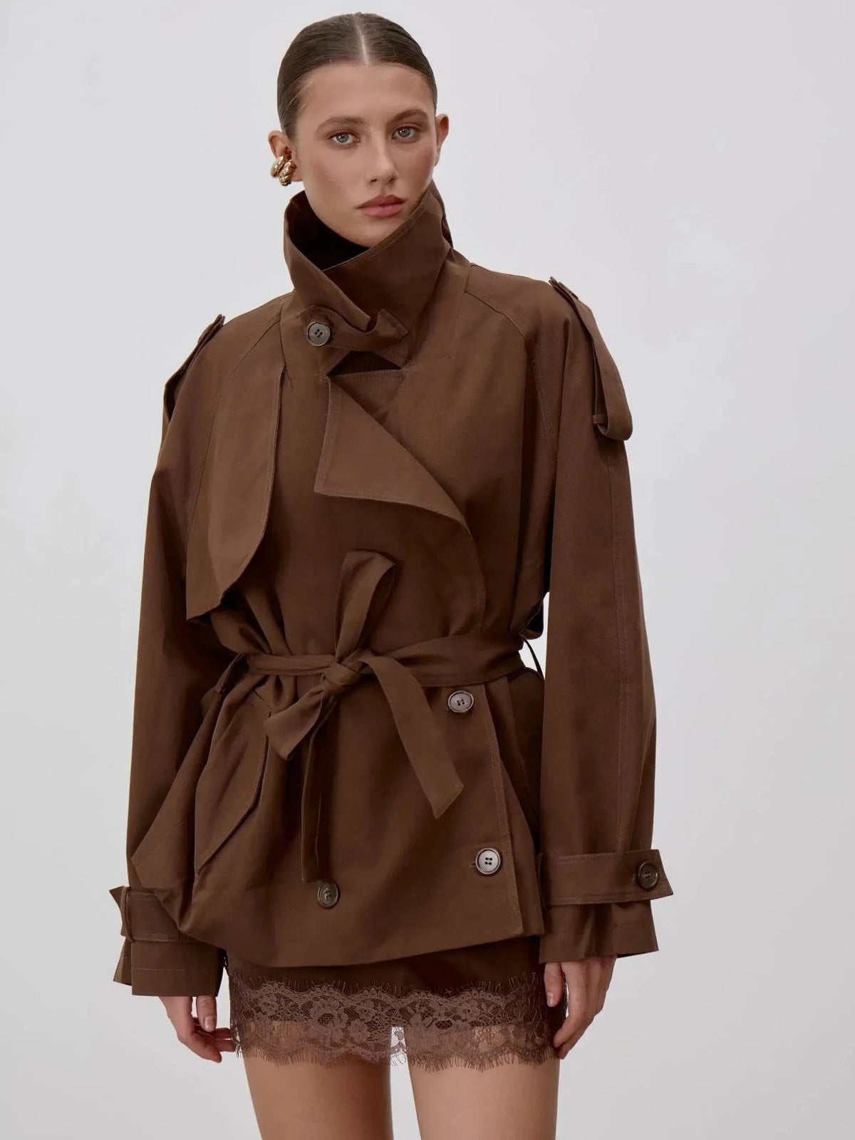 Sonia trenchcoat med snøring og ståkrage