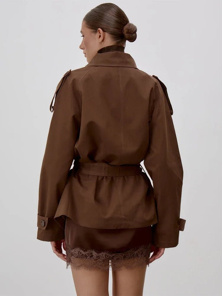 Sonia trenchcoat med snøring og ståkrage