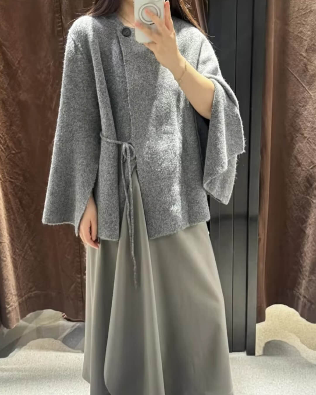 Suzette cardigan med splitt og flaggermusermer