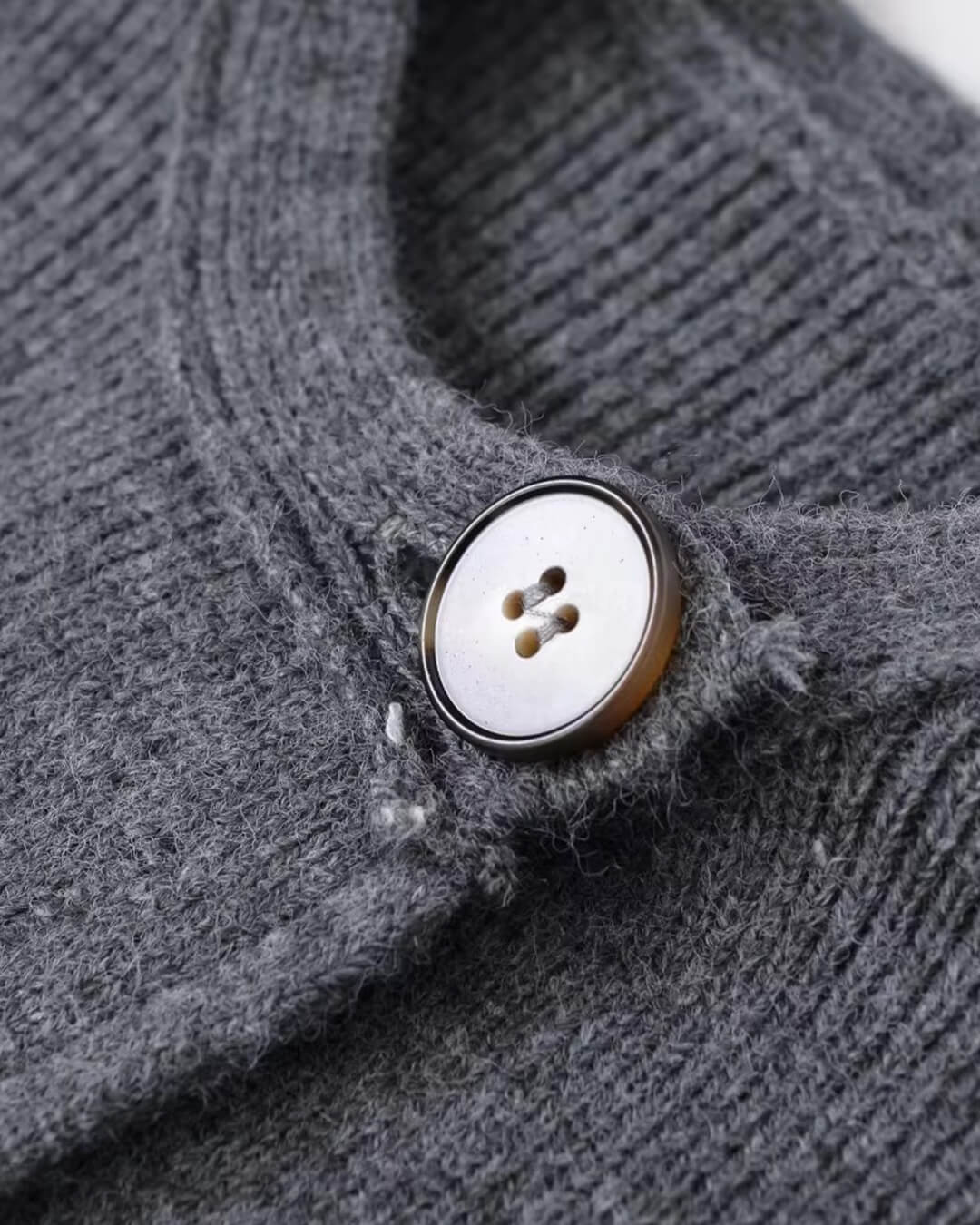 Suzette cardigan med splitt og flaggermusermer