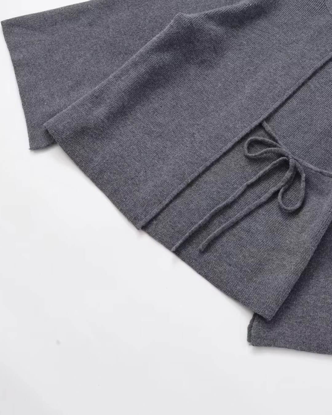 Suzette cardigan med splitt og flaggermusermer