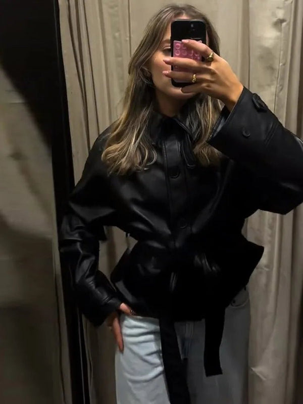 Tabitha jakke i imitert skinn med belte