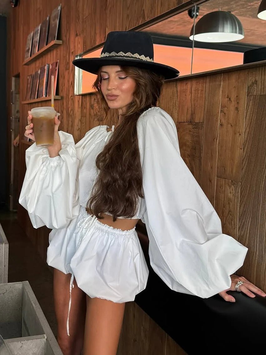 Zoe sett med off-shoulder-topp og shorts